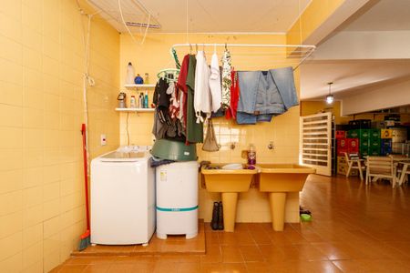 Casa à venda com 371m², 4 quartos e 6 vagasLavanderia 