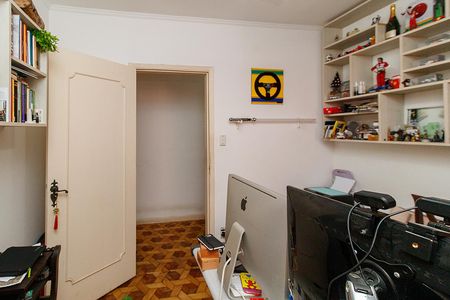 Casa à venda com 371m², 4 quartos e 6 vagasEscritório