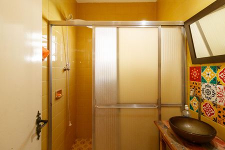 Casa à venda com 371m², 4 quartos e 6 vagasBanheiro de serviço
