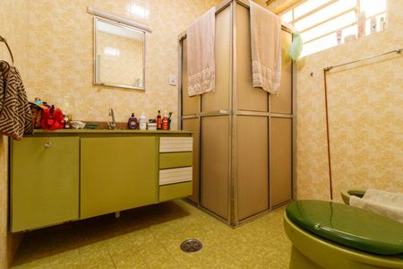 Casa à venda com 371m², 4 quartos e 6 vagasBanheiro da Suíte
