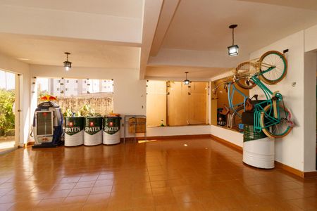 Casa à venda com 371m², 4 quartos e 6 vagasGaragem e Área de lazer