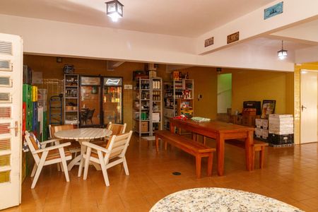 Casa à venda com 371m², 4 quartos e 6 vagasGaragem e Área de lazer
