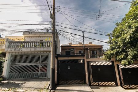 Casa para alugar com 290m², 2 quartos e 2 vagas Casa para alugar com 290m², 2 quartos e 2 vagasFachada