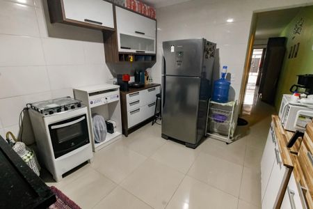 Casa para alugar com 290m², 2 quartos e 2 vagas Casa para alugar com 290m², 2 quartos e 2 vagasCozinha - Armários