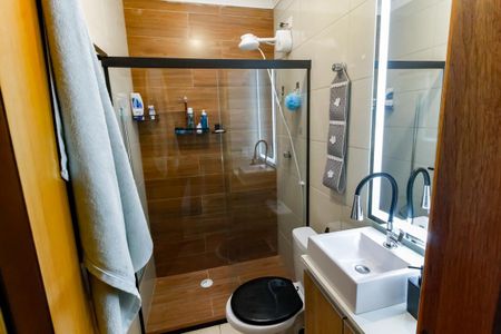 Casa para alugar com 290m², 2 quartos e 2 vagas Casa para alugar com 290m², 2 quartos e 2 vagasBanheiro da Suíte 1