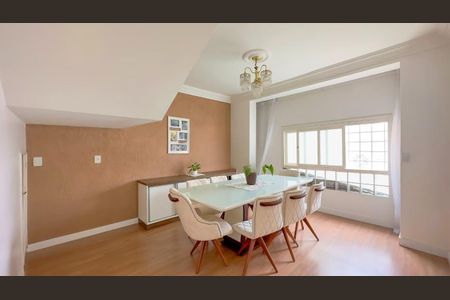 Casa para alugar com 300m², 3 quartos e 4 vagasSala