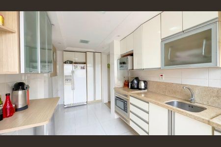Cozinha de casa para alugar com 3 quartos, 300m² em Azenha, Porto Alegre