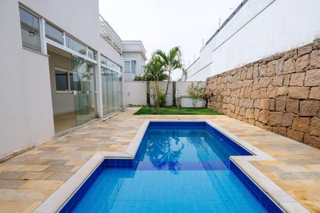 Casa de condomínio para alugar com 302m², 4 quartos e 4 vagas Casa de condomínio para alugar com 302m², 4 quartos e 4 vagasÁrea comum