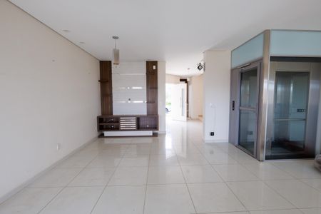 Casa de condomínio para alugar com 302m², 4 quartos e 4 vagas Casa de condomínio para alugar com 302m², 4 quartos e 4 vagasSala