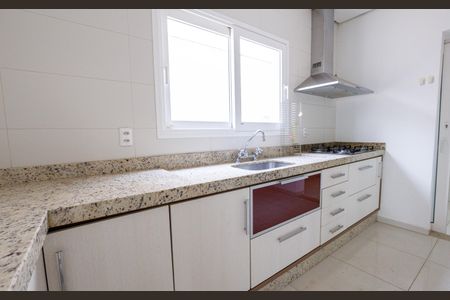 Casa de condomínio para alugar com 302m², 4 quartos e 4 vagas Casa de condomínio para alugar com 302m², 4 quartos e 4 vagasCozinha
