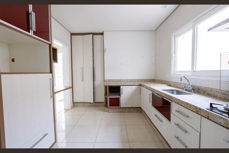Casa de condomínio para alugar com 302m², 4 quartos e 4 vagas Casa de condomínio para alugar com 302m², 4 quartos e 4 vagasCozinha