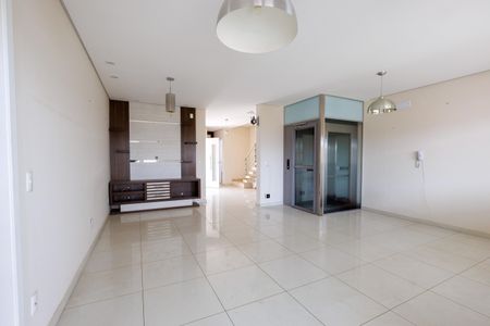 Casa de condomínio para alugar com 302m², 4 quartos e 4 vagas Casa de condomínio para alugar com 302m², 4 quartos e 4 vagasSala
