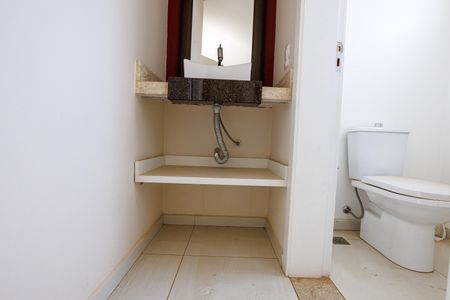 Casa de condomínio para alugar com 302m², 4 quartos e 4 vagas Casa de condomínio para alugar com 302m², 4 quartos e 4 vagasLavabo