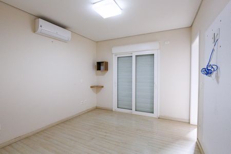 Casa de condomínio para alugar com 302m², 4 quartos e 4 vagas Casa de condomínio para alugar com 302m², 4 quartos e 4 vagasSuíte