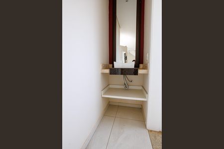 Casa de condomínio para alugar com 302m², 4 quartos e 4 vagas Casa de condomínio para alugar com 302m², 4 quartos e 4 vagasLavabo