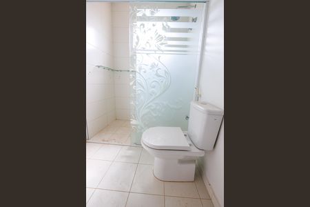 Casa de condomínio para alugar com 302m², 4 quartos e 4 vagas Casa de condomínio para alugar com 302m², 4 quartos e 4 vagasBanheiro da Suíte
