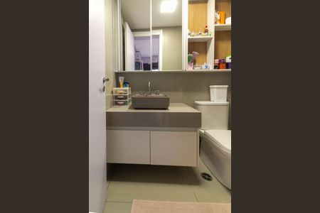 Apartamento à venda com 123m², 3 quartos e 2 vagas Apartamento à venda com 123m², 3 quartos e 2 vagasBanheiro Suíte 2
