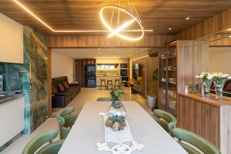 Apartamento à venda com 123m², 3 quartos e 2 vagas Apartamento à venda com 123m², 3 quartos e 2 vagasSala Varanda