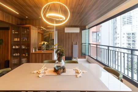 Apartamento à venda com 123m², 3 quartos e 2 vagas Apartamento à venda com 123m², 3 quartos e 2 vagasSala Varanda