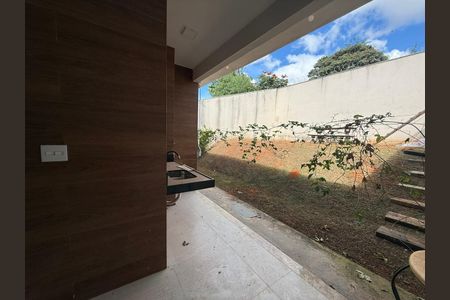 Casa à venda com 260m², 3 quartos e 2 vagasÁrea externa