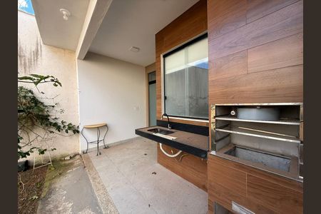 Casa à venda com 260m², 3 quartos e 2 vagasÁrea externa