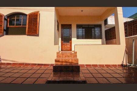 Casa para alugar com 90m², 2 quartos e 1 vaga