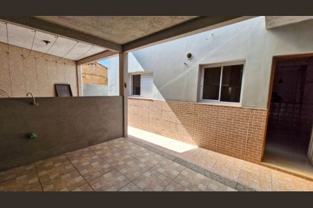 Casa para alugar com 170m², 2 quartos e 4 vagasQuintal
