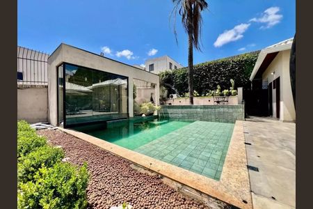 Casa à venda com 694m², 3 quartos e 10 vagasÁrea Comum