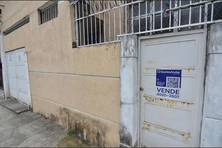 Casa à venda com 229m², 5 quartos e 1 vaga Casa à venda com 229m², 5 quartos e 1 vagaFachada