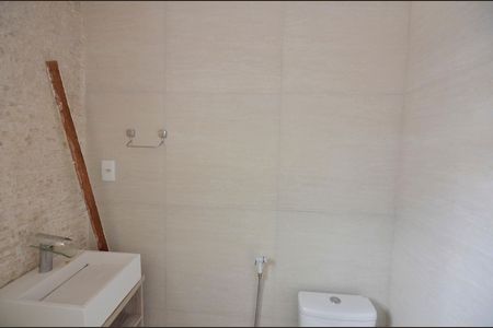 Casa à venda com 229m², 5 quartos e 1 vaga Casa à venda com 229m², 5 quartos e 1 vagaBanheiro 2