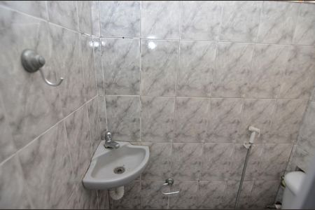 Casa à venda com 229m², 5 quartos e 1 vaga Casa à venda com 229m², 5 quartos e 1 vagaBanheiro de Serviço
