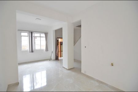 Casa à venda com 229m², 5 quartos e 1 vaga Casa à venda com 229m², 5 quartos e 1 vagaSala