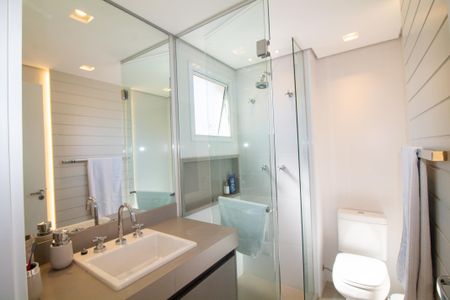 Apartamento para alugar com 213m², 3 quartos e 3 vagasBanheiro da Suíte 1