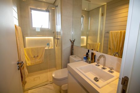 Apartamento para alugar com 213m², 3 quartos e 3 vagasBanheiro da Suíte 3 - Senhor