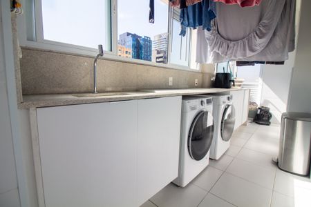 Apartamento para alugar com 213m², 3 quartos e 3 vagasÁrea de Serviço