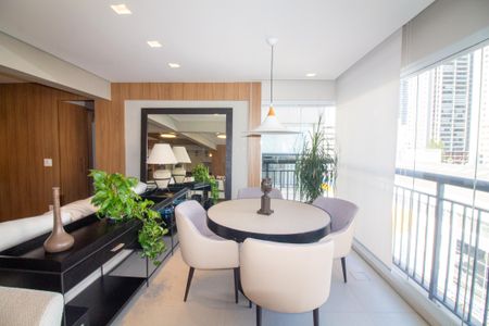 Sala de TV de apartamento para alugar com 3 quartos, 213m² em Santo Amaro, São Paulo