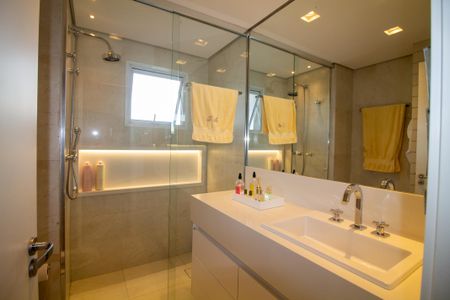 Apartamento para alugar com 213m², 3 quartos e 3 vagasBanheiro da Suíte 3 - Senhora