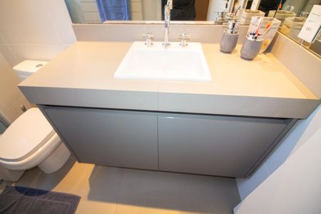 Apartamento para alugar com 213m², 3 quartos e 3 vagasBanheiro da Suíte 2