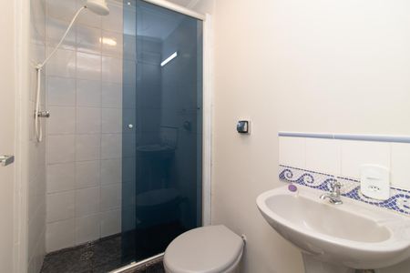 Banheiro de apartamento para alugar com 2 quartos, 47m² em Tristeza, Porto Alegre