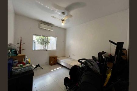 Casa de condomínio à venda com 273m², 3 quartos e 2 vagas