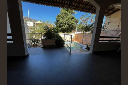 Casa de condomínio à venda com 273m², 3 quartos e 2 vagas