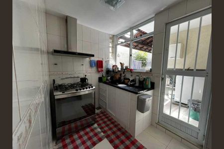 Casa de condomínio à venda com 273m², 3 quartos e 2 vagas