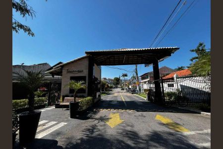 Casa de condomínio à venda com 273m², 3 quartos e 2 vagas
