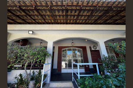 Casa de condomínio à venda com 273m², 3 quartos e 2 vagas