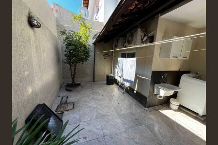 Casa de condomínio à venda com 273m², 3 quartos e 2 vagas
