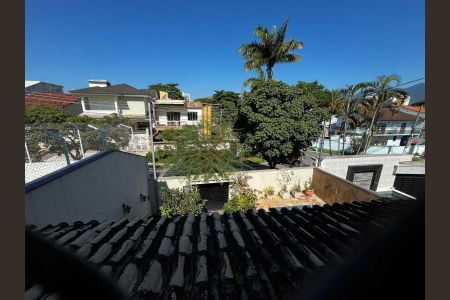 Casa de condomínio à venda com 273m², 3 quartos e 2 vagas