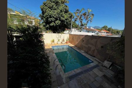 Casa de condomínio à venda com 273m², 3 quartos e 2 vagas