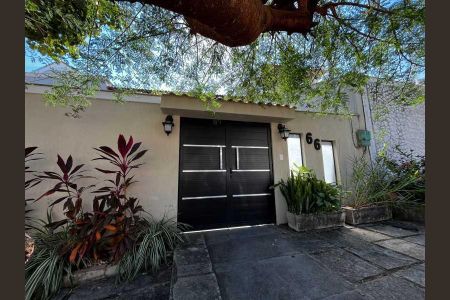 Casa de condomínio à venda com 273m², 3 quartos e 2 vagas