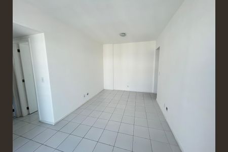 Sala de apartamento para alugar com 2 quartos, 55m² em Jardim Sulacap, Rio de Janeiro