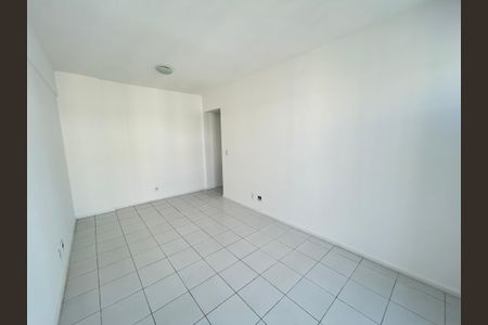 Sala de apartamento para alugar com 2 quartos, 55m² em Jardim Sulacap, Rio de Janeiro